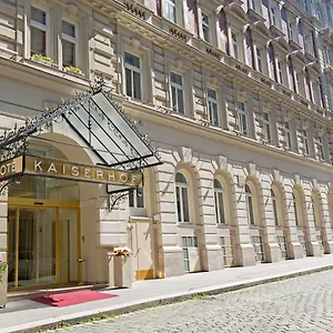 **** Szálloda Kaiserhof Ausztria